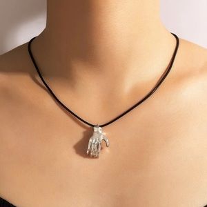🤚 Awesome Metallic Hand Necklace ✋